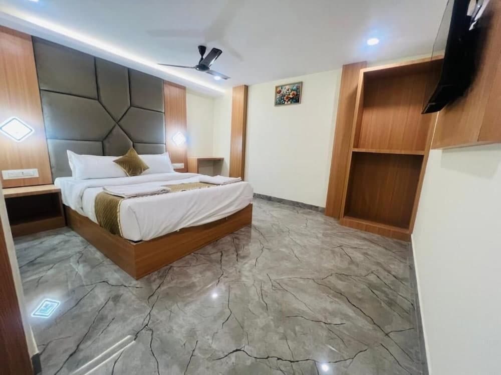 Hotel Crystal Castle