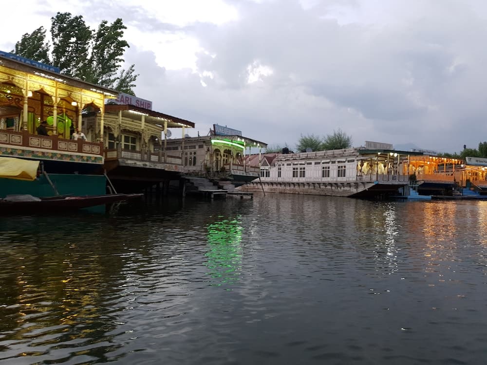 Konaklama yerinin ön cephesi