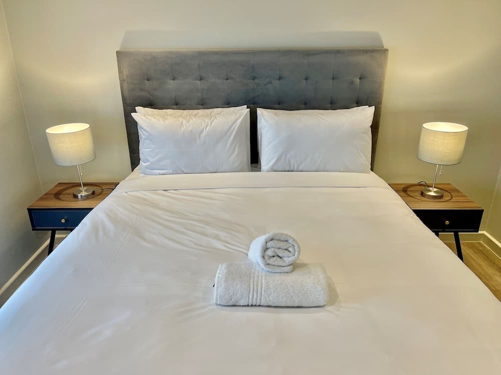 Easy Stay- The Monroe