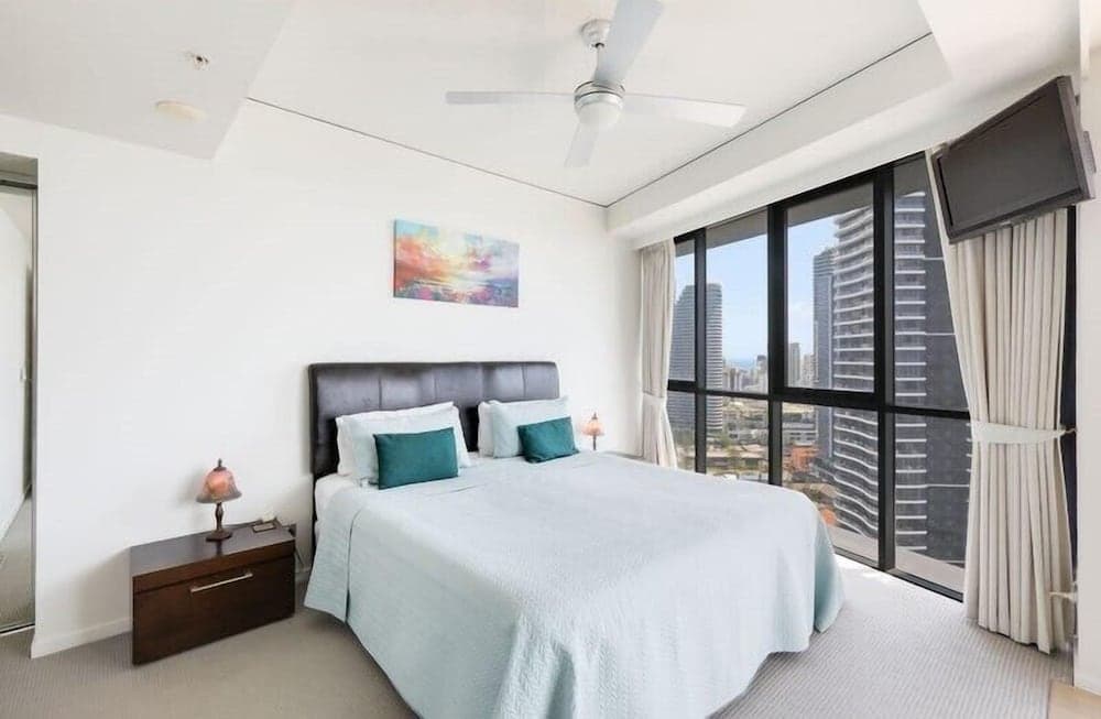 Sierra Broadbeach - Ocean View Apartment