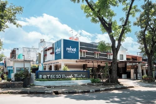 Rehat at Hotel 10 Buah Batu