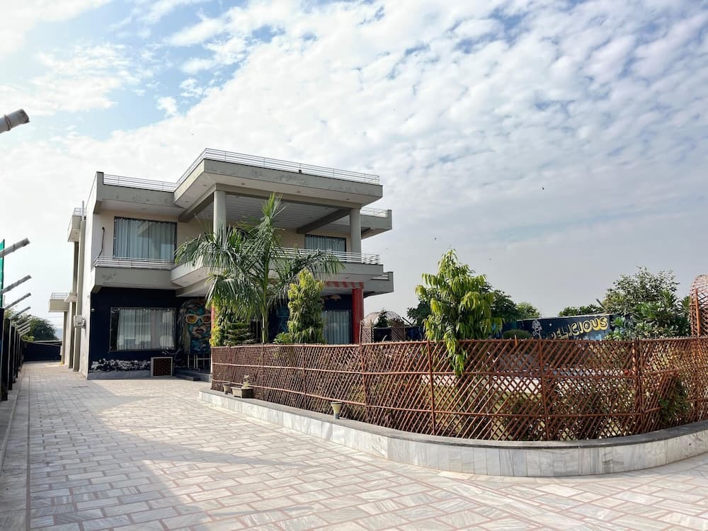 GoBravo 11- 6BHK Farm with Pool Gurgaon