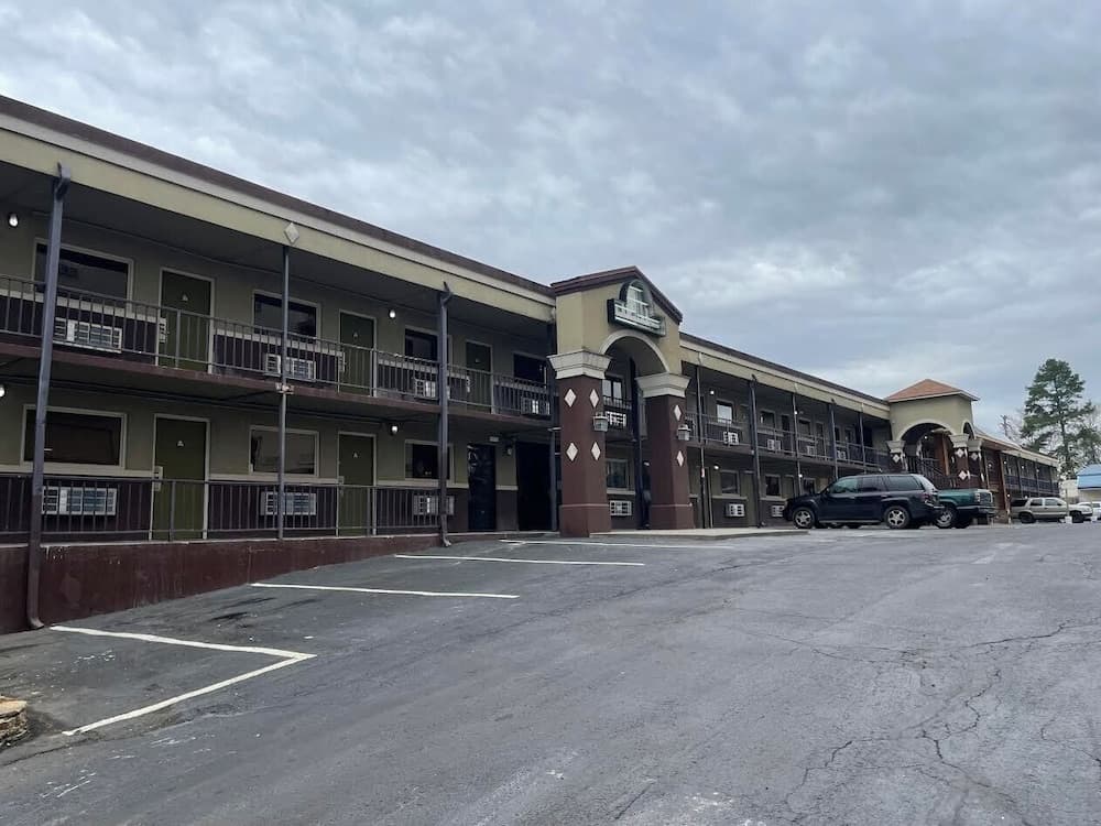 The Derby Inn and Suites