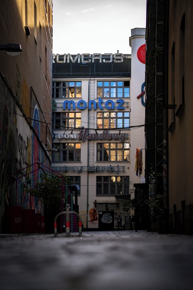 Neon 45 Apartment - ProperUNIT