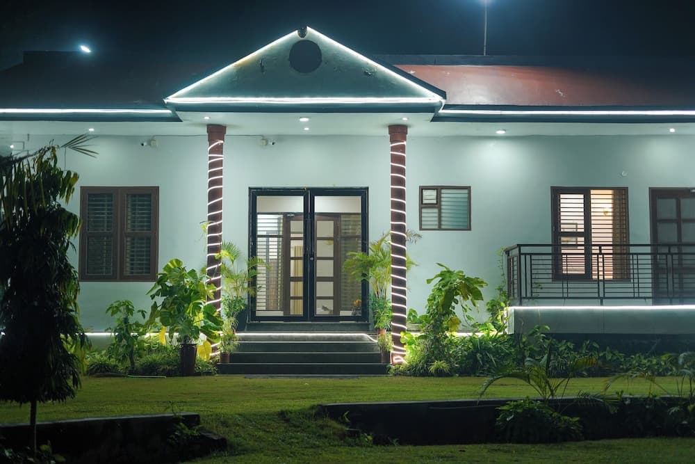 Alaya Stays 5 BHK Pet friendly with pvt pool - Ashirwad Farms