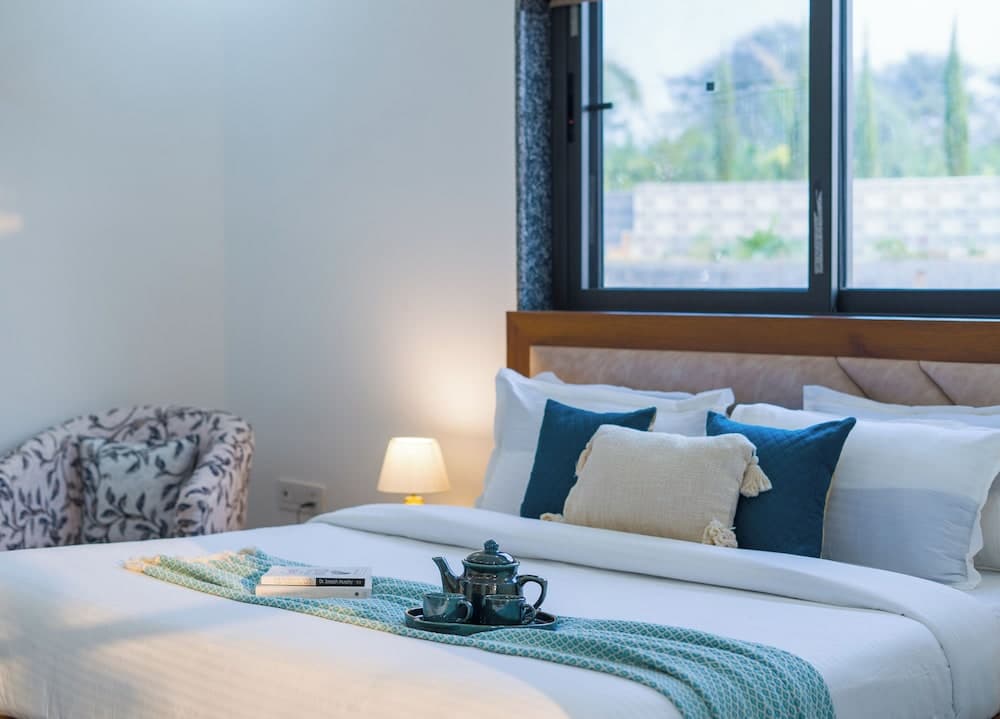 ELIVAAS 5 BHK With Pvt Pool - Zenora