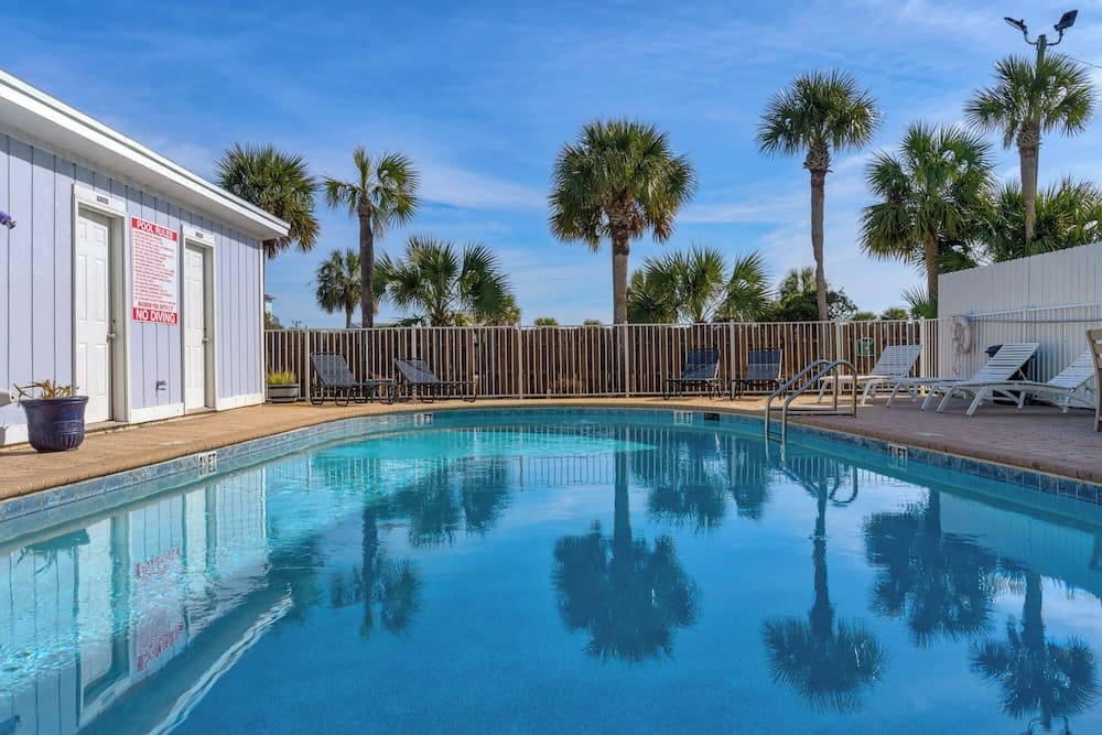 Sand Castles West A4: Steps to Beach, Pools, Private Balcony & More!