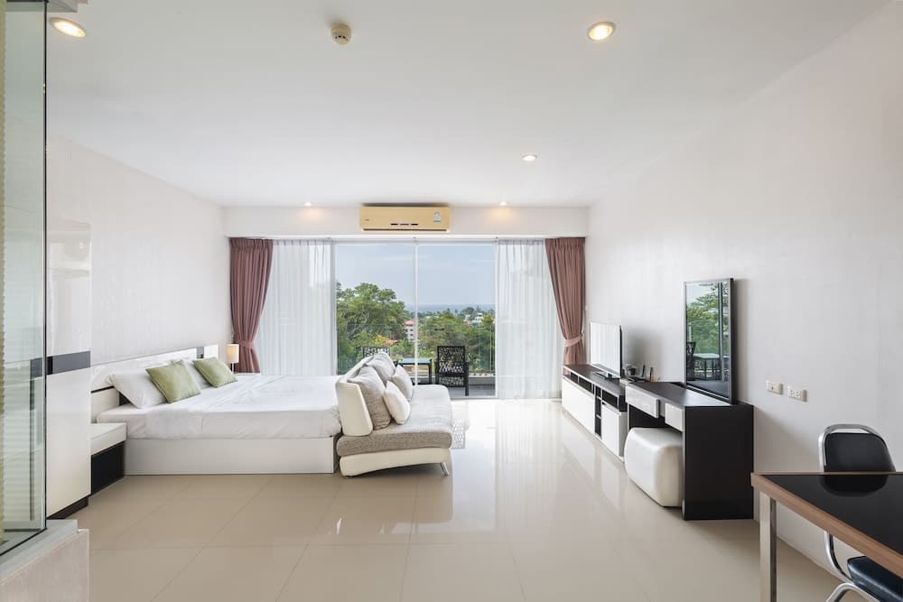 Studio in Chic Condo in Karon A510