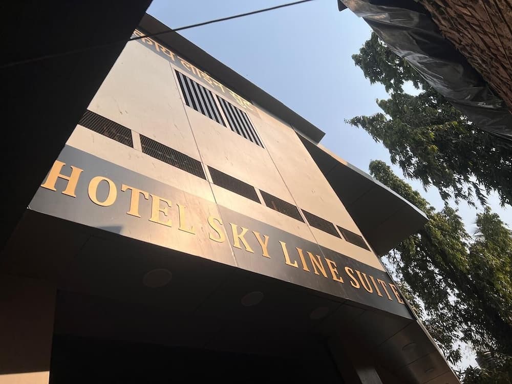 Hotel Sky Suites-Sahar Cargo