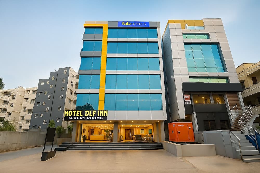 Fabhotel Dlf Inn