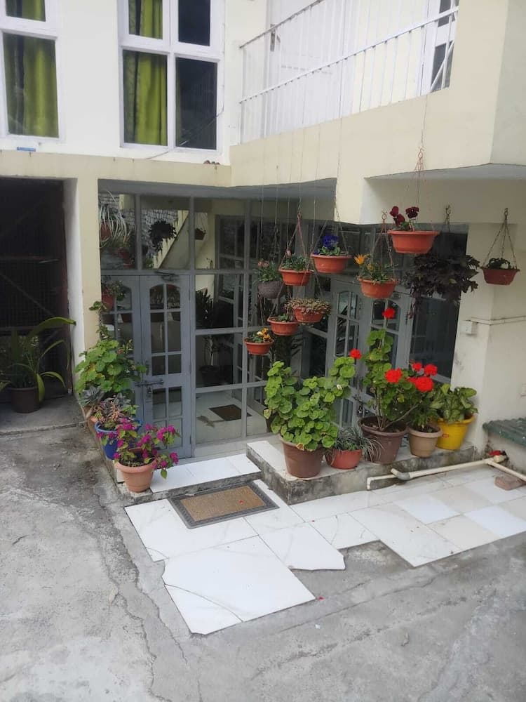 Konaklama yerinin ön cephesi