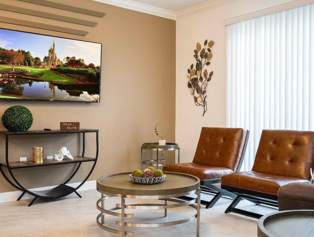 Storey Lake Resort, Private Pool, Near Famous Attractions!!