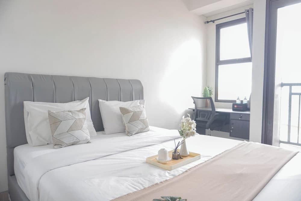 Great Location And Cozy Studio Transpark Cibubur Apartment