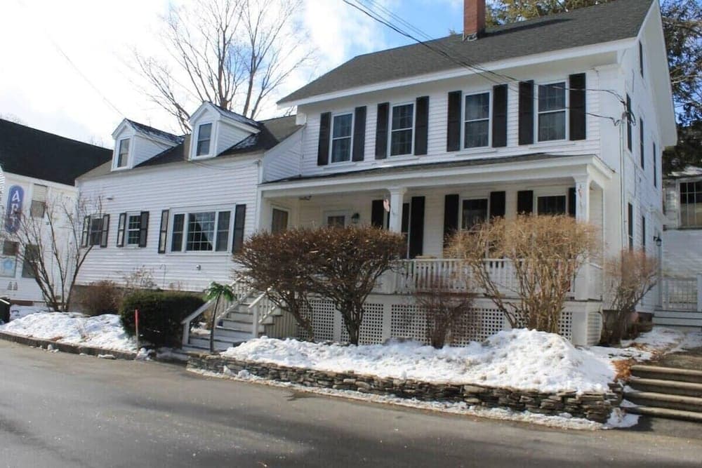 9 Lake Street