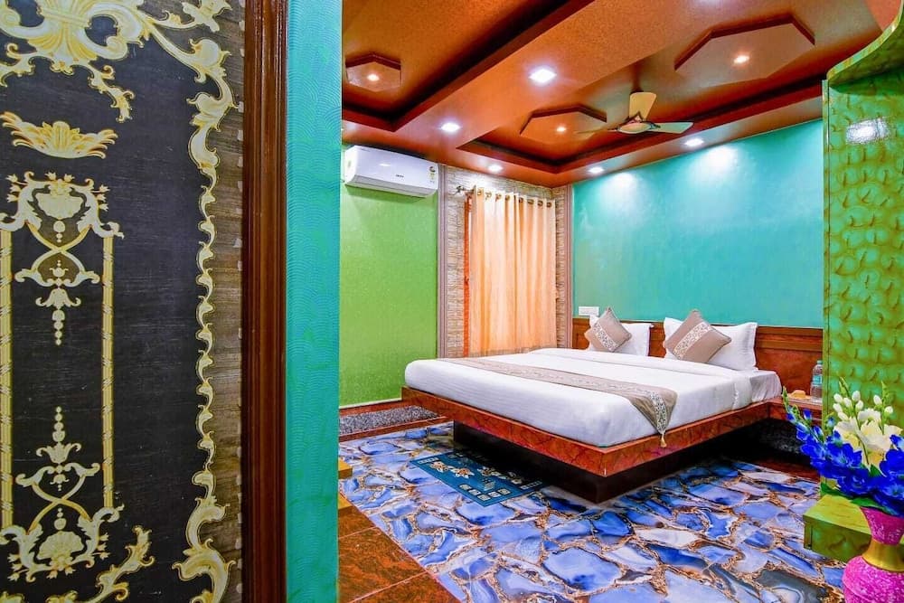 Hotel Rahi Crown by Stays Easy