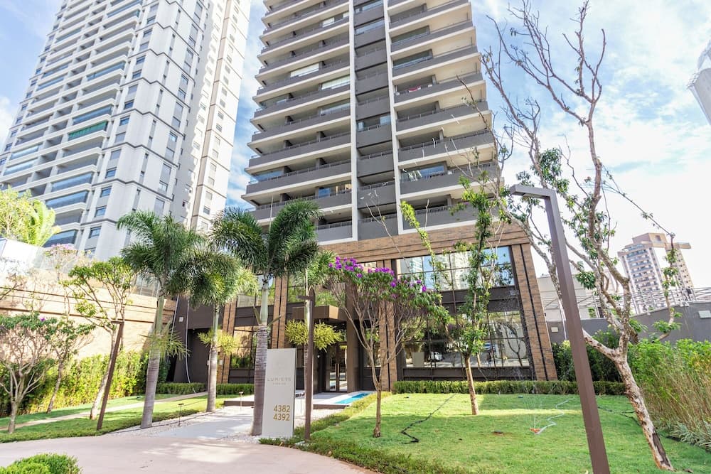 Charlie  Lumiere Klabin