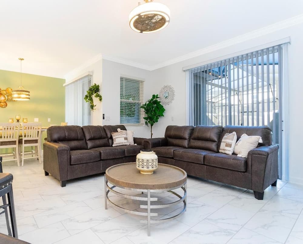 Storey Lake Resort, Private Pool, Near Famous Attractions!!