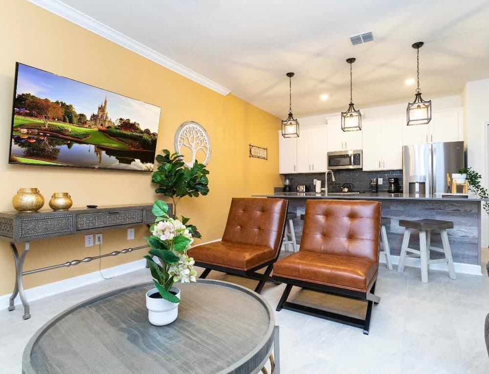 Storey Lake Resort, Private Pool, Near Famous Attractions!!