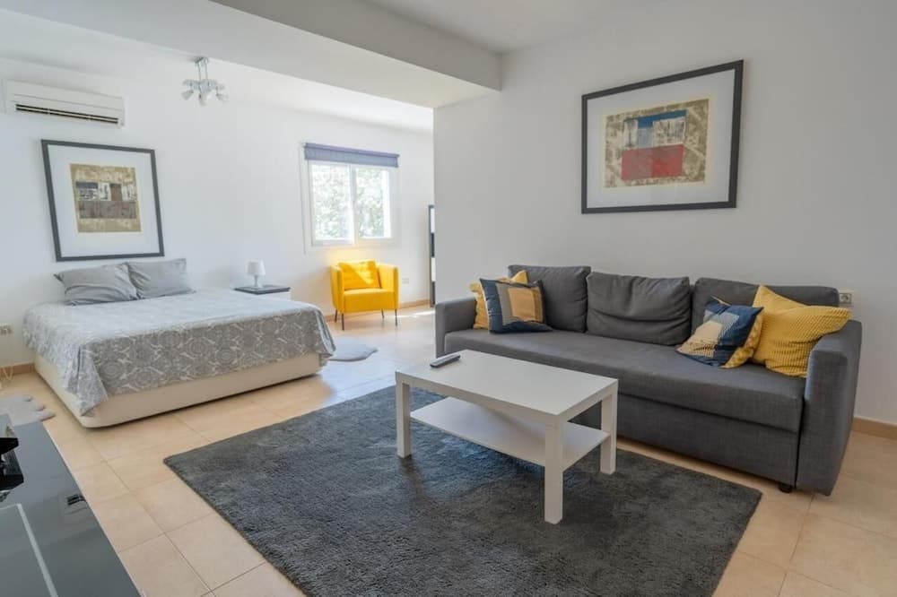 Spacious 3BR Villa with pool and views