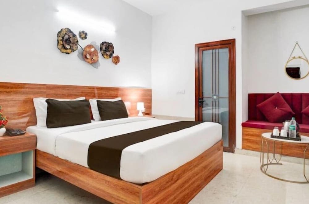 The Swarnim Hotel And Banquet