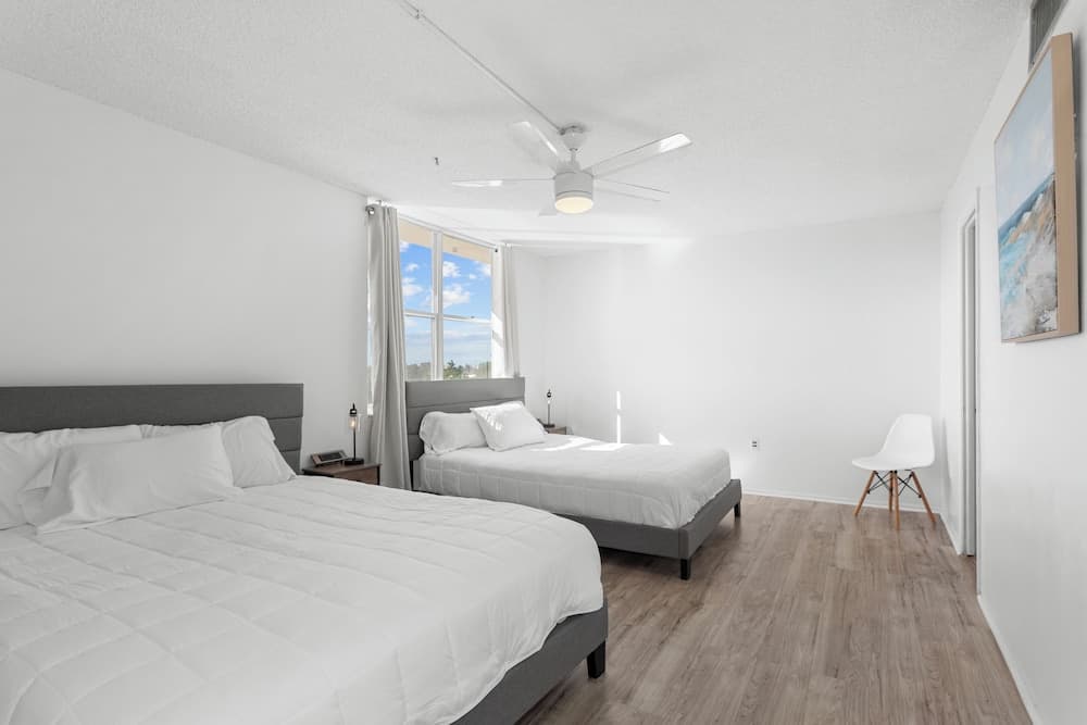 Bay Harbor Sunset Apt 5C