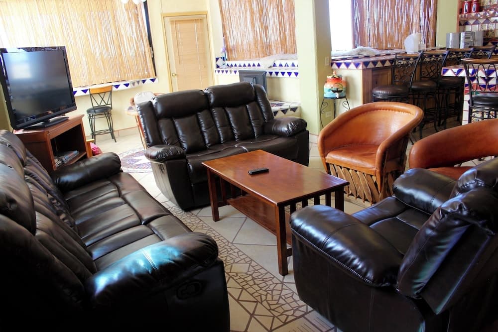 Mid-century Ocean View Apartment