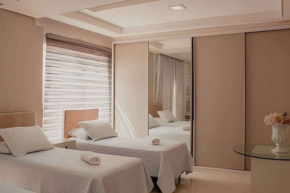 Casa com piscina 5 suites 1 quarto e AC