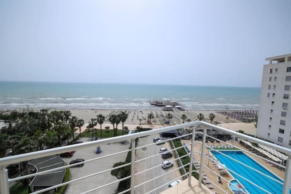 Tirent Apartment -Cozy 1-Bedroom Stay at Shkëmbi i Kavajës 2