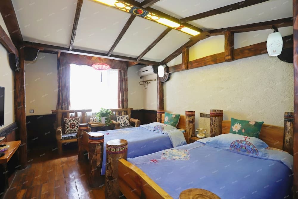 Butterfly Loves Flower Inn