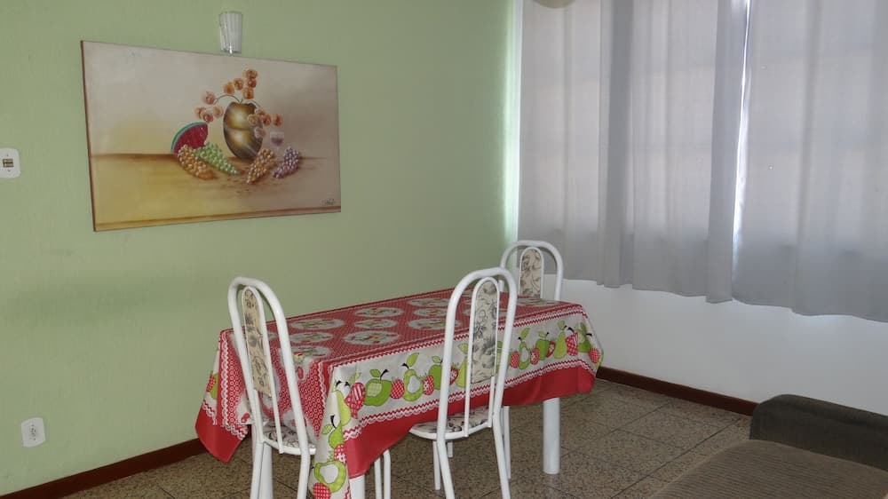 Odada yemek servisi