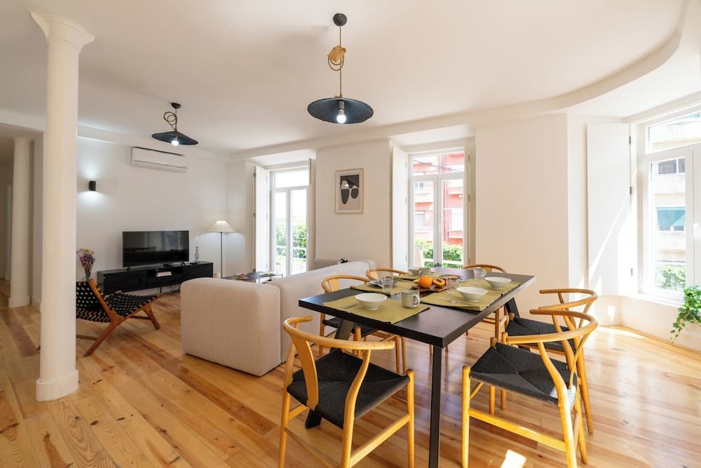 Sunny Lisbon Apartments by SoulPlaces