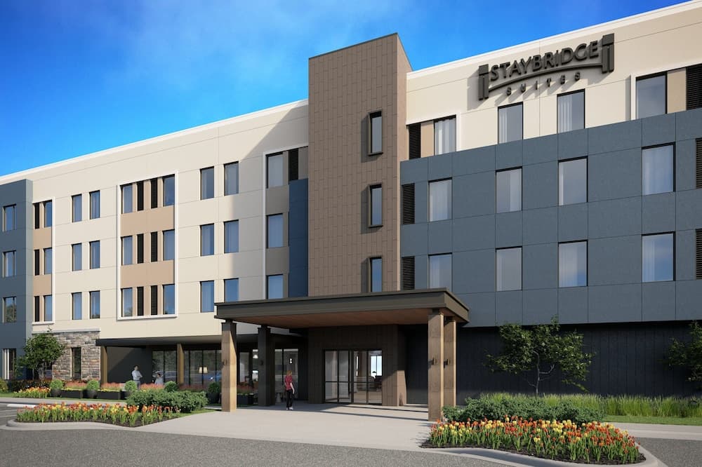 Staybridge Suites Montréal Airport - St-Laurent By IHG