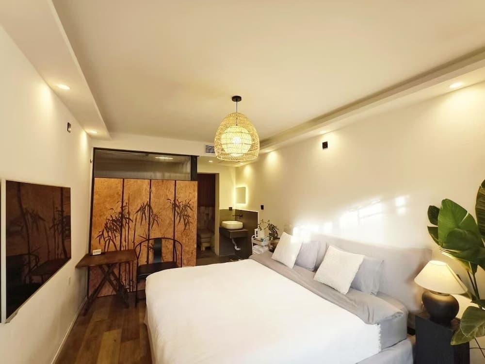 Beijing Hills & Hutong City Retreat