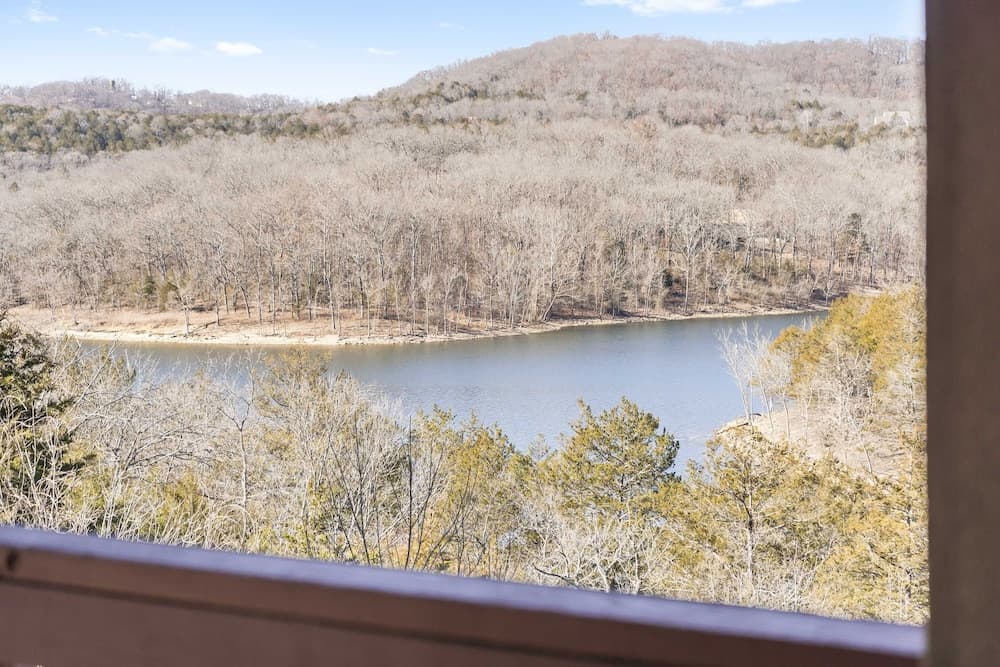 Scenic Lakeview Stay for 5!