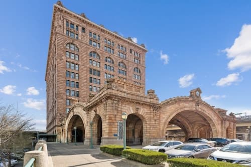 Placemakr Downtown Pittsburgh at The Pennsylvanian
