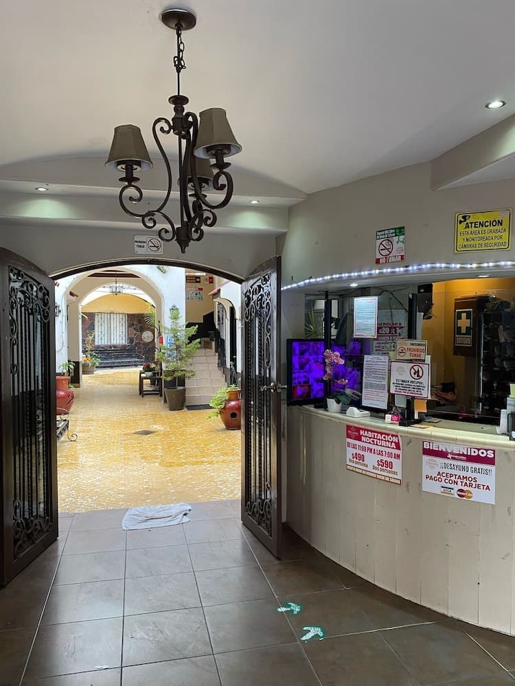 HOTEL YOLANDA
