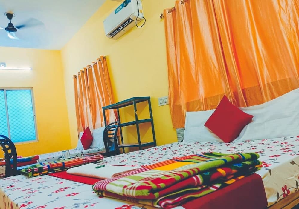 DhamStay Hotel Savashi Near Temple Puri