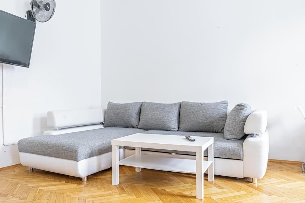 Cozy 4BR Apt Garden Close to Danube