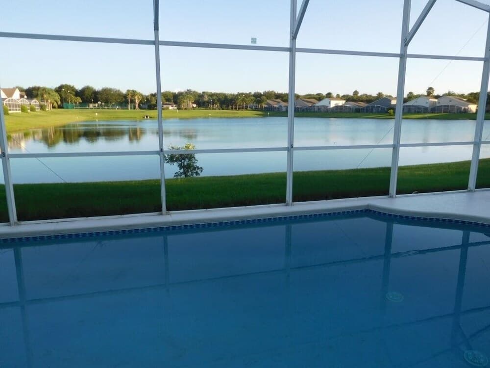 Spacious 6-bedroom Home in Hampton Lakes Perfect for Family Getaways!