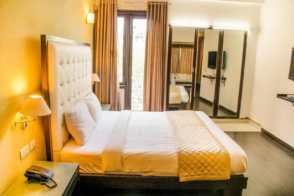 Hotel IP Swarn Near Anand Vihar Vaishali
