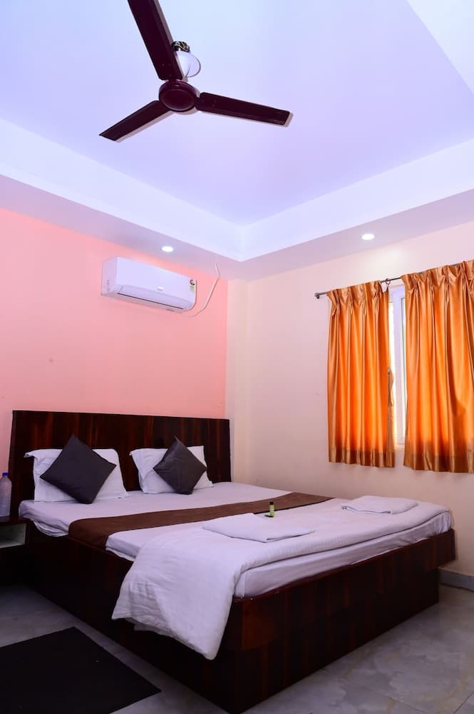 DhamStay Hotel Aradhya Near Beach Puri