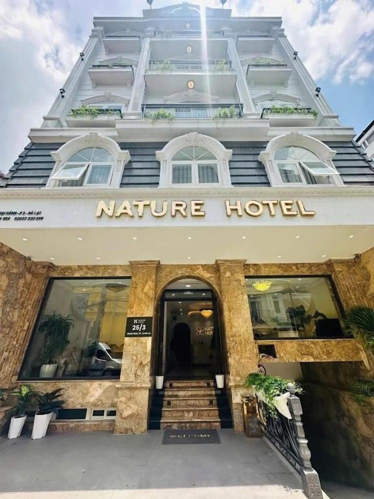 Nature Hotel - Le Dai Hanh