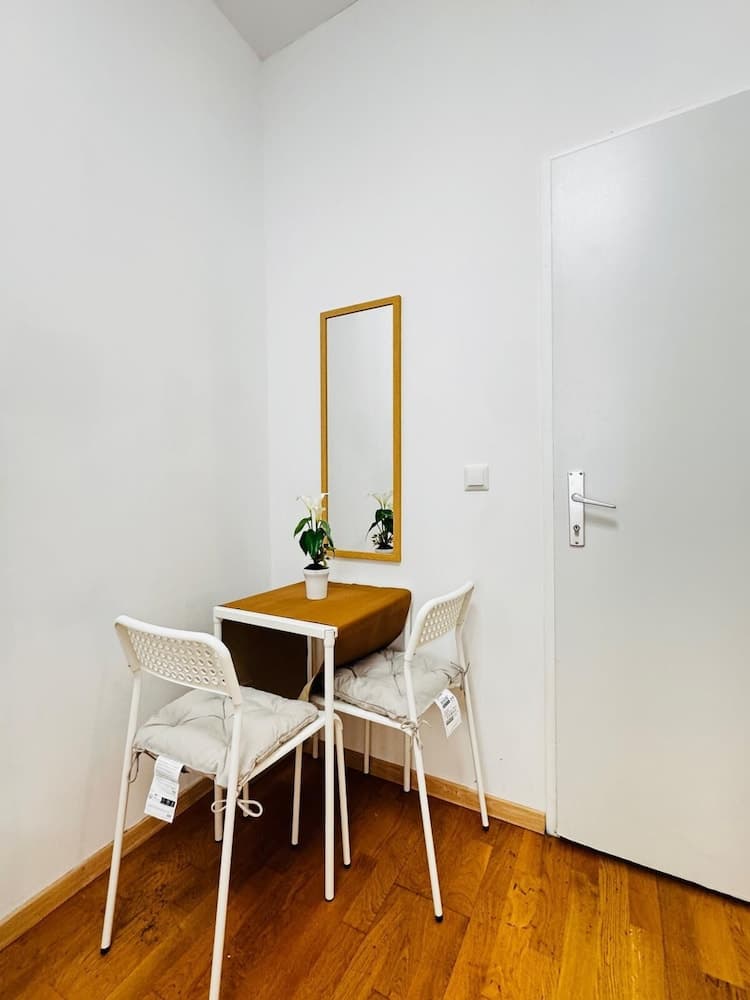 Comfy 4BR 10 Min Transport to Stadthalle