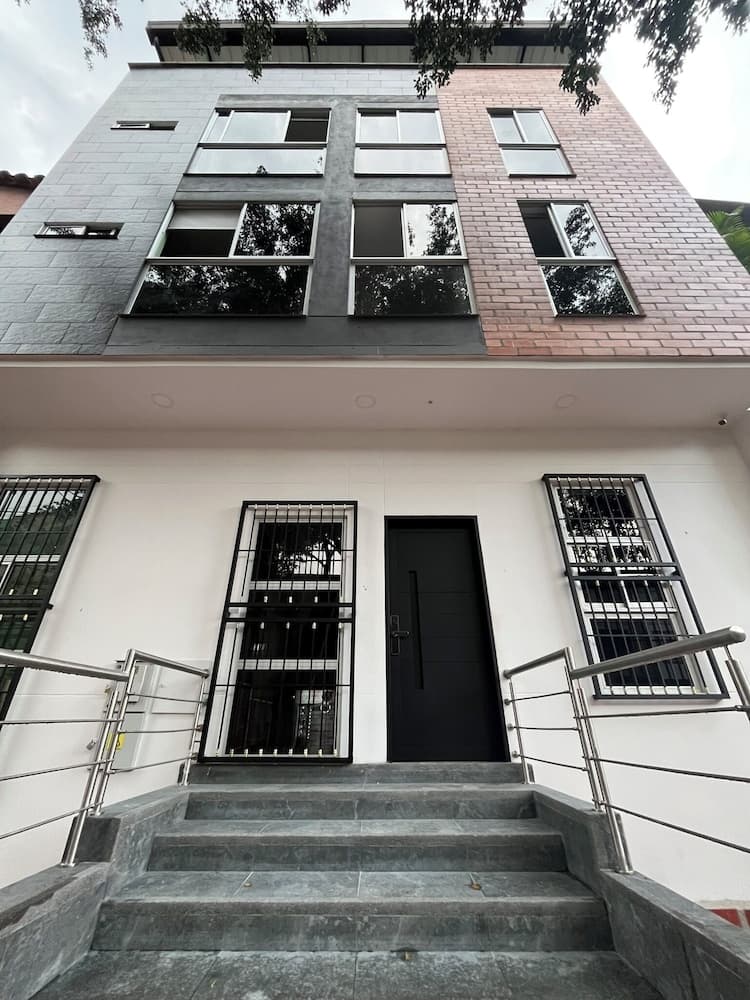 Konaklama yerinin ön cephesi