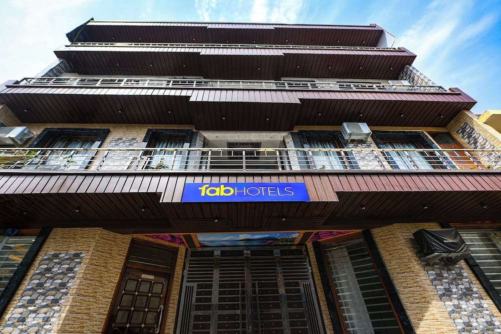 Fabhotel Paradise