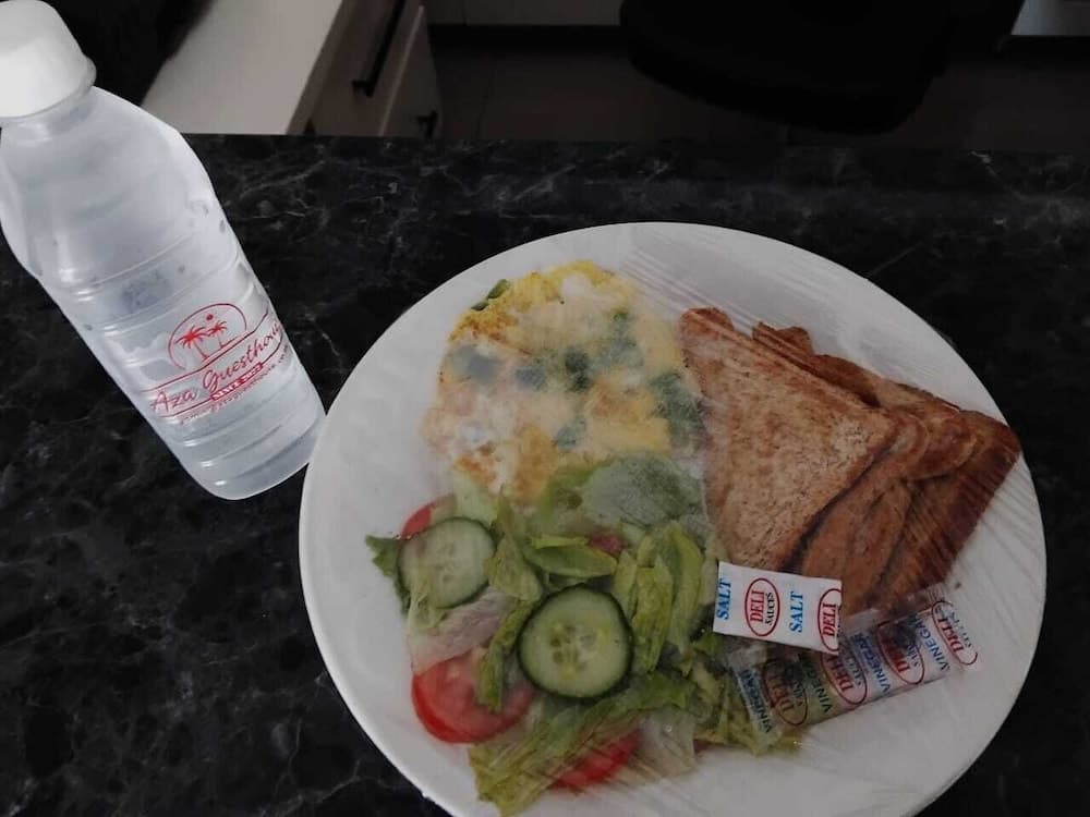 Odada yemek servisi