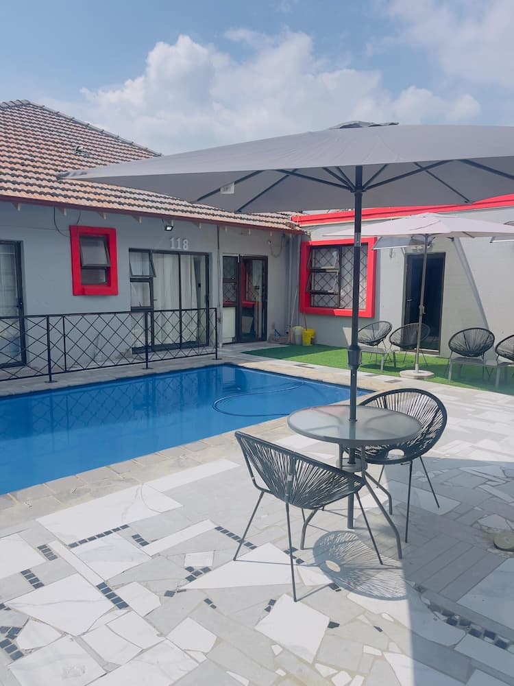 DJ Guest Lodge Norwood