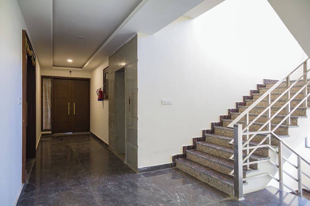 Alaya Stays BYDM The Sky Heaven - 4 BHK Penthouse 15 Min from Triveni Ghat With Balcony & Lift