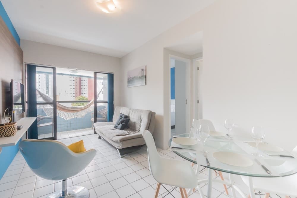 Flat com varanda em Boa Viagem PIP201