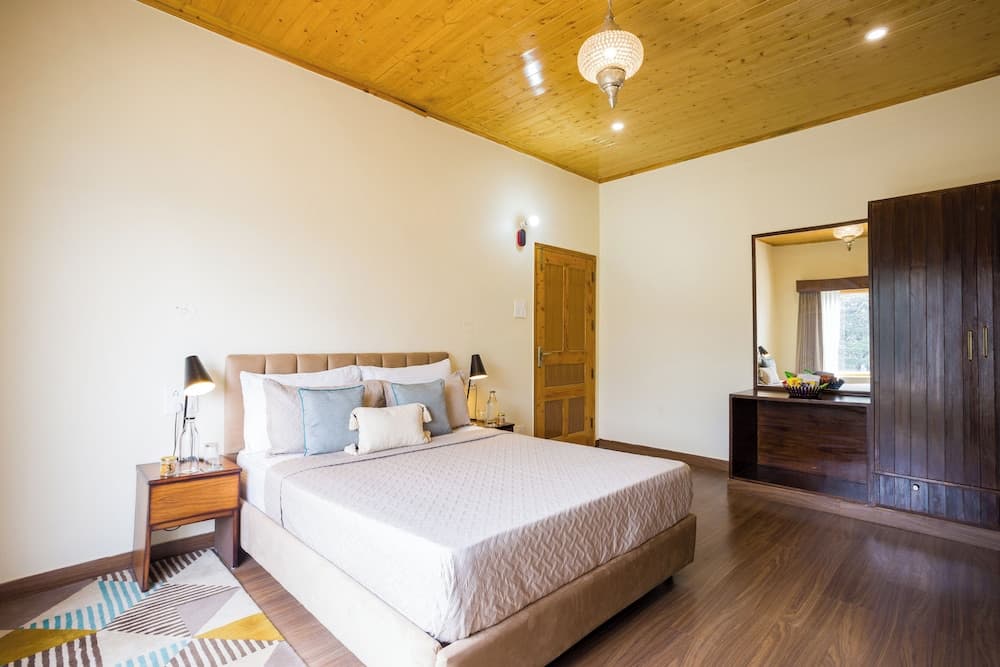 Alaya Stays Luuma Luxury Villa - Hillside 5-BHK Villa Amidst Pines With Garden, Balcony & Lounge